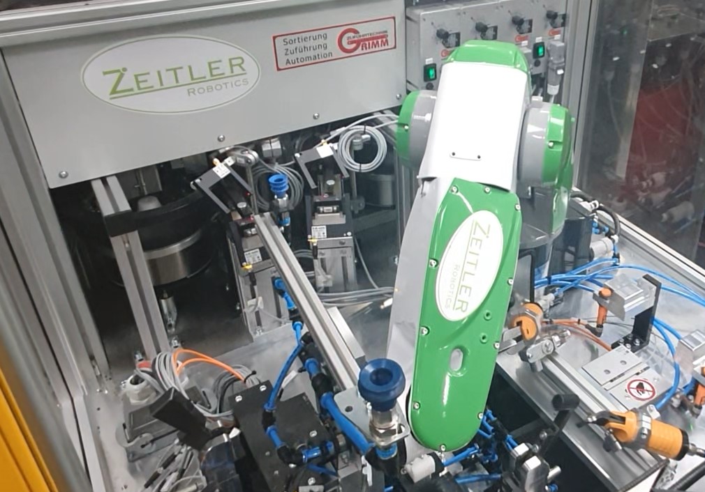 Roboteranlage zur Montage von Buchsen